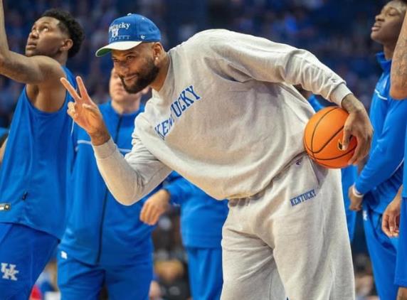 NBA(影)/詹皇怒嗆名嘴怎麼都沒事? 「表弟」發文為自己抱不平