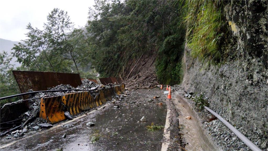 台東金崙溪暴漲大水灌民宿 南橫栗園段坍塌道路封閉