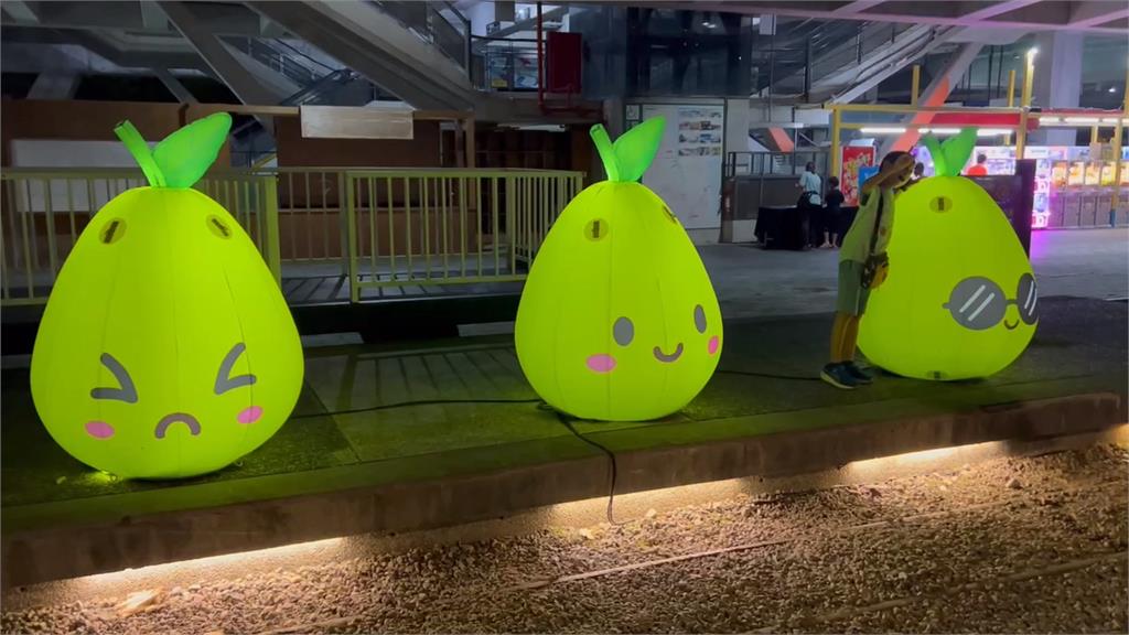 宜蘭冬山「月亮什麼冬冬」展出 11公尺超Q月球、玉兔超吸睛