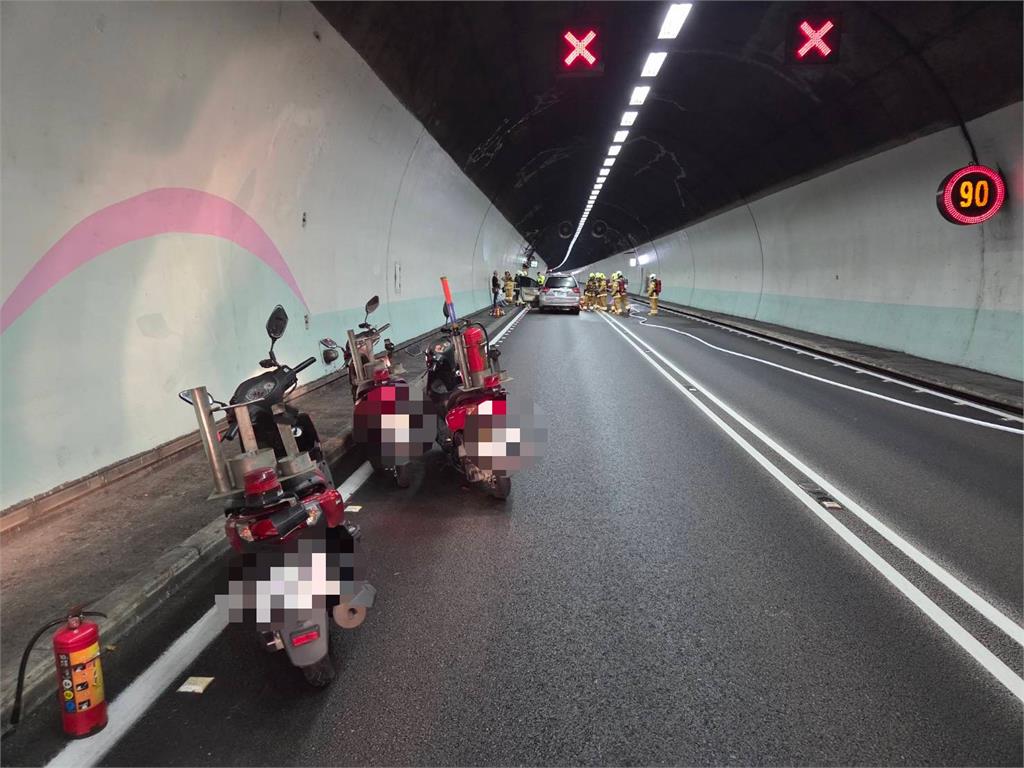 雪隧驚傳火燒車！車主急逃生　南北向車輛回堵3公里