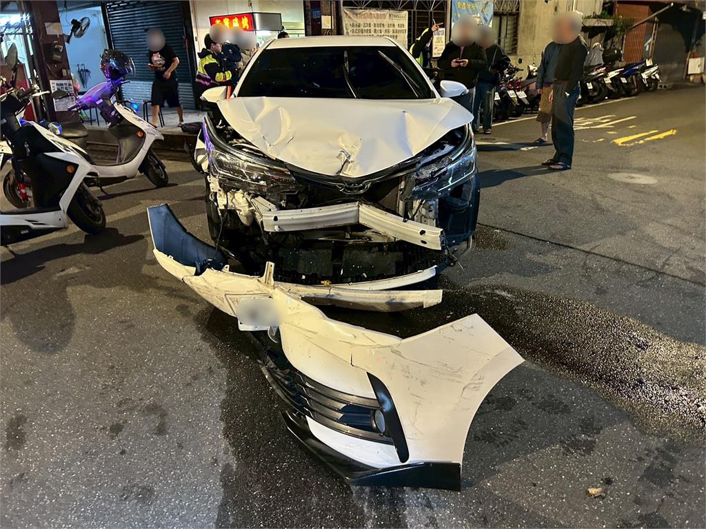 新北男「毒駕」恍惚狂撞波及多車! 肇事駕駛還想落跑被攔