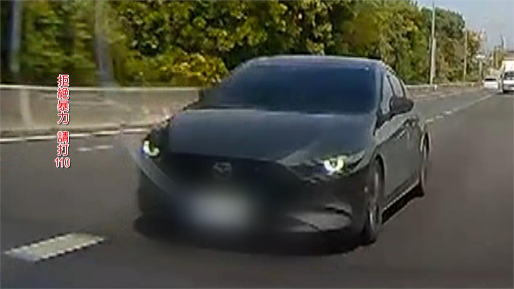 載孕妻國道遇「逼車丟珍奶」 擋風玻璃還被砸破