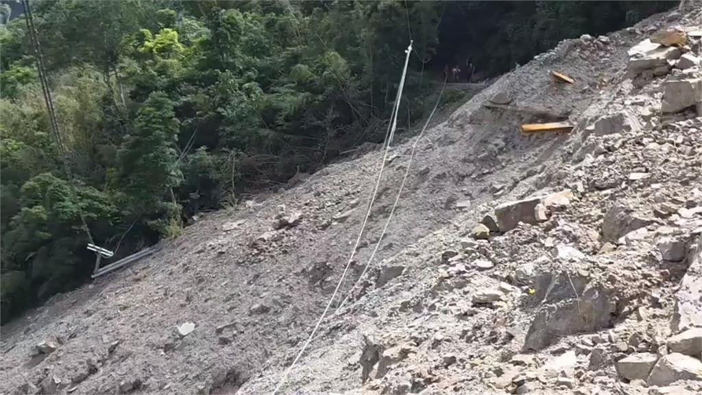 苗301農路坍方！陡峭山壁闢步道　「簡易流籠」運送物資