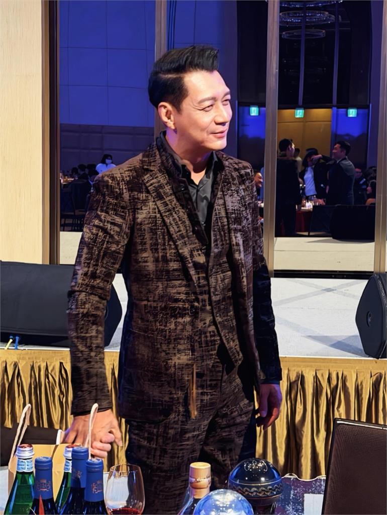 蔡康永現身沈伯洋競總掀波!53歲「台北市民」男星無預警表態:我覺得很好…