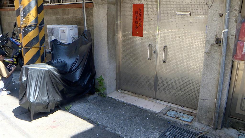 砍人驚魂！2惡煞持棒砸屋尋仇　反被屋主兒砍「血流滿地」