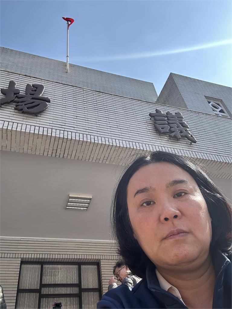 才赴中國拜年尷尬了…陳玉珍變身「短髮OL」!修圖翻大車網認不出:這誰