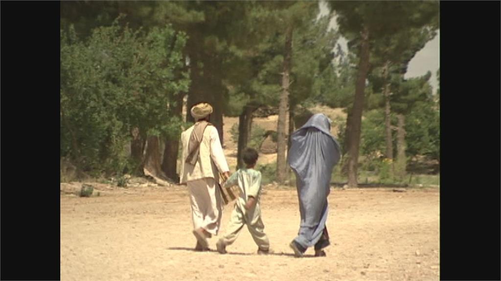 塔利班打壓女性惡名昭彰！民視新聞挺進阿富汗　接露面紗下的無奈