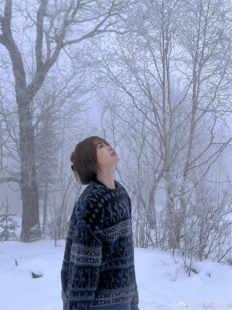 歐陽娜娜撞衫「這女星」顯老態!大尺寸毛衣「缺點盡顯」網:好壯