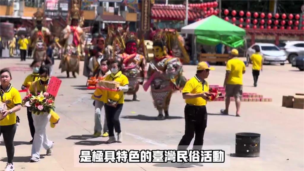初次坐遊覽車參加進香活動!中配見台人1互動超感動 讚嘆:是特別的一天