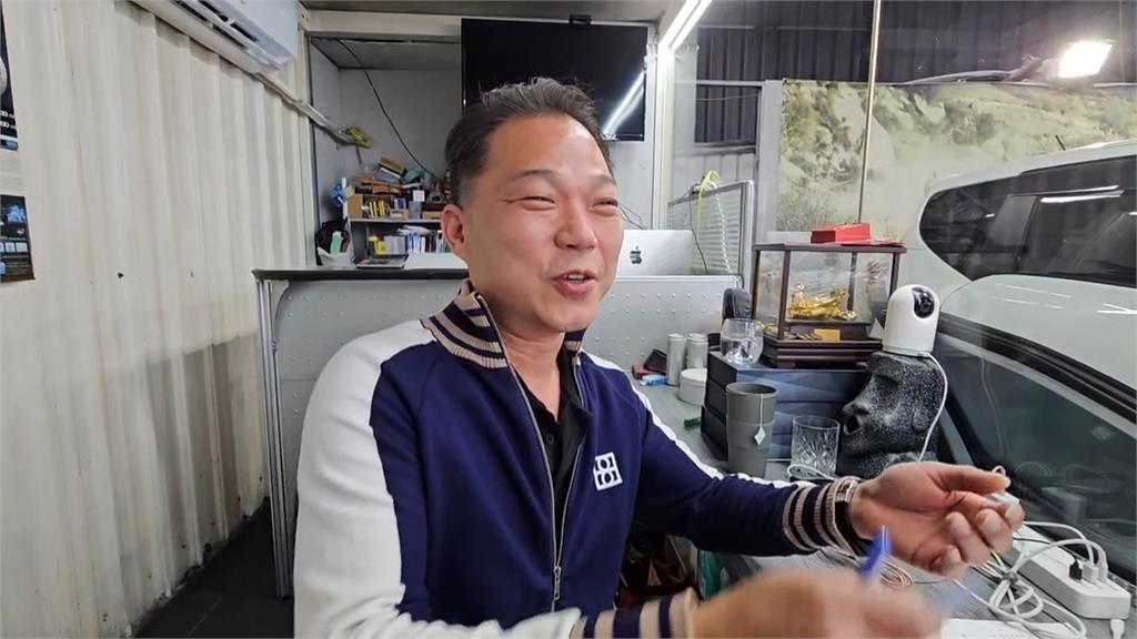 鍍膜完車內竟被寫髒話！一個多月才發現　車主怒提告業者喊冤