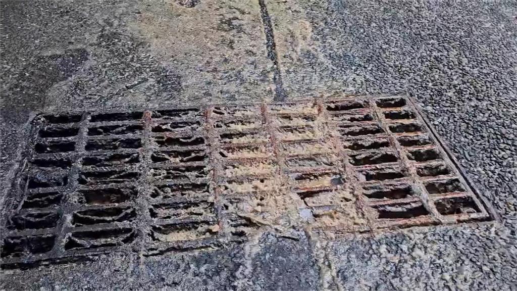 疑附近店家排放油污未妥善處理　基隆廟口巷子滿地油污臭味沖天