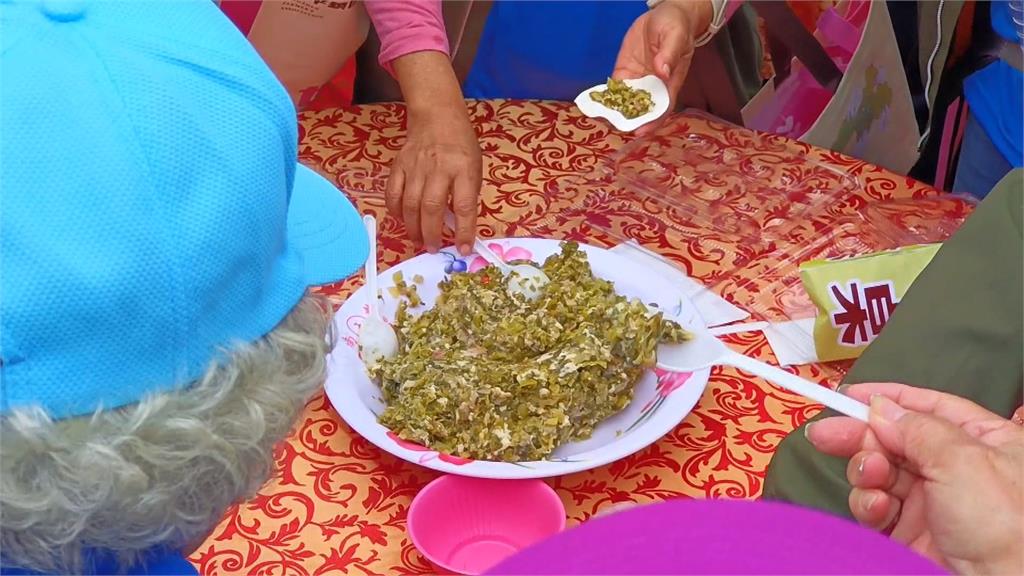 推食農教育發揚客家精神 平鎮「千人踩酸菜活動」超趣味