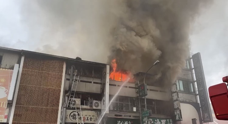 快新聞/祝融之災!台中小吃店傳出火警 63歲男子送醫搶救