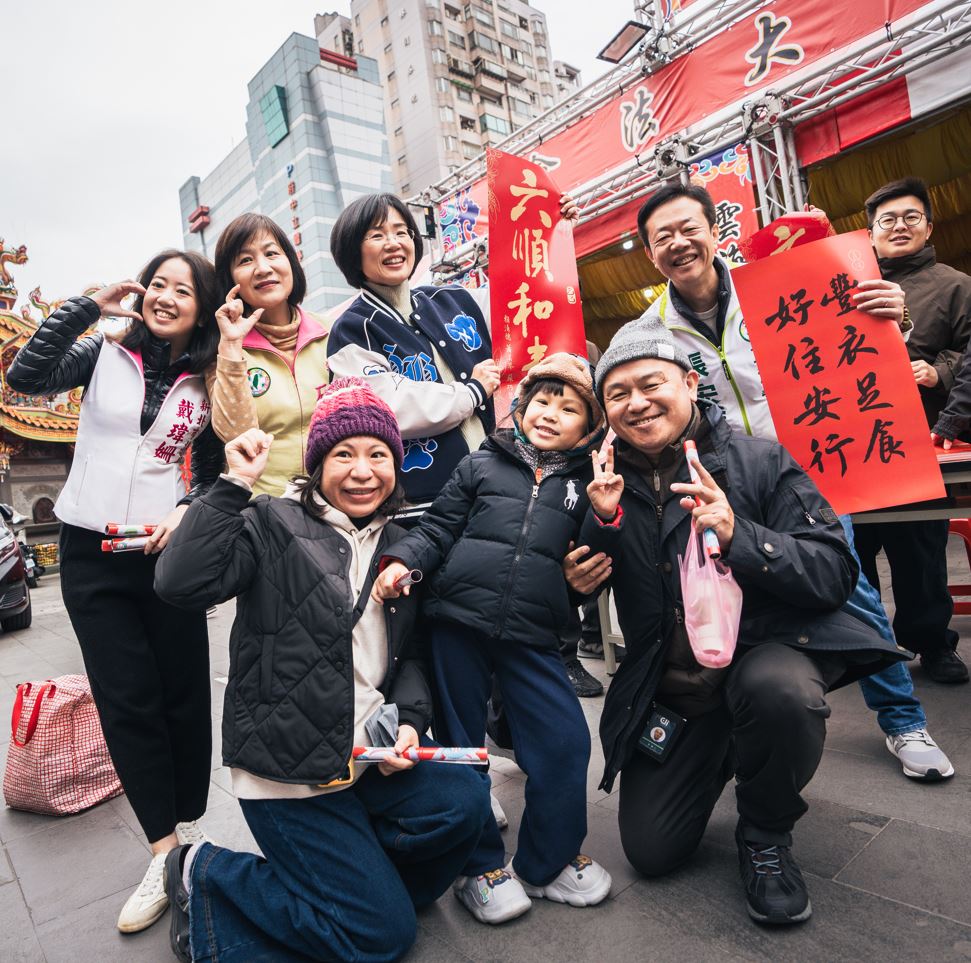 快新聞/賴桑、小英總統春聯夯!蘇巧慧板橋親發 半小時內千份被搶光