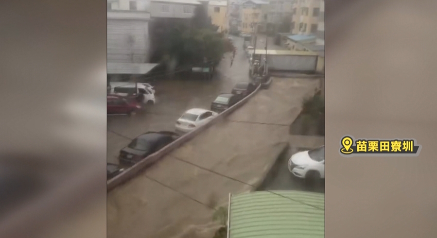 大雨狂炸！苗栗田寮圳暴漲險潰堤　南庄落石崩塌阻通行