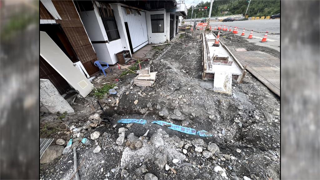台9線拓寬工程路基墊高　舊水溝挖除住戶無法排汙水