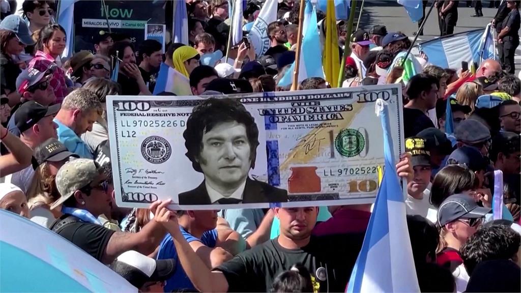 網路兄弟情「奔現」！　馬斯克與阿根廷總統相見歡