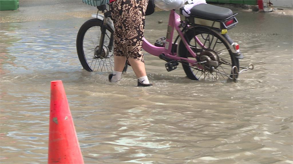 新莊淹大水！「挖破水管」釀交通大打結　三個月前才出過事