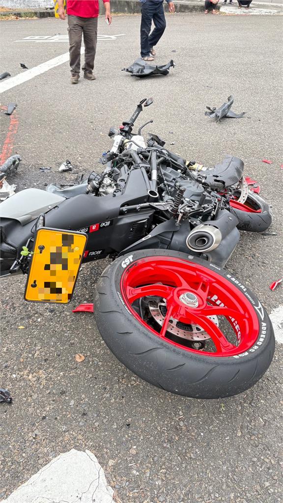 最新/中台科技大學旁死亡車禍!20歲重機騎士自撞噴飛 「頭部重創」送醫不治