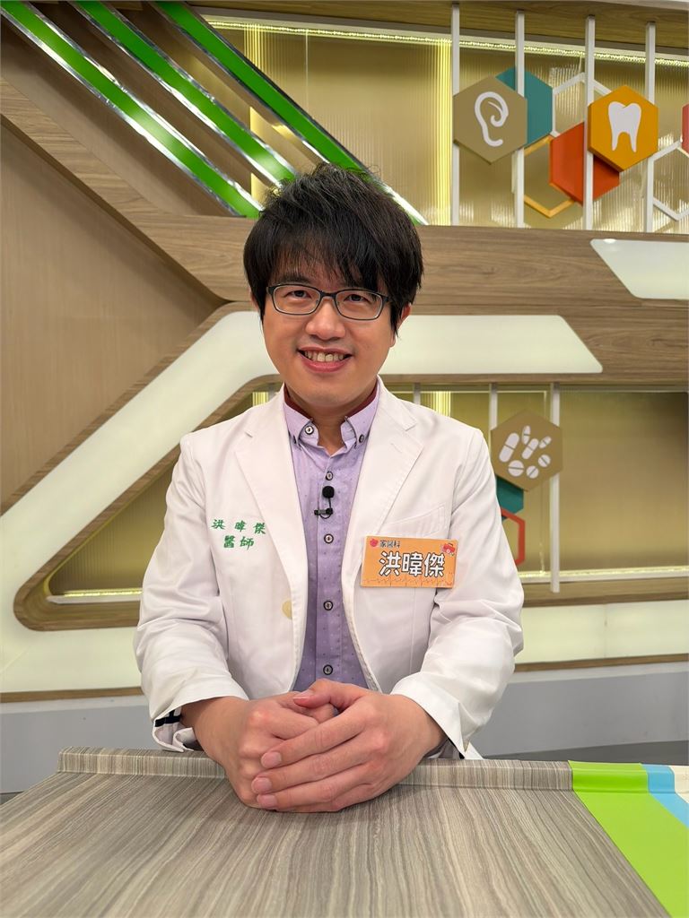 吳東諺拍戲、主持跟副業一起忙！手腳冒上百顆疹子苦不堪言