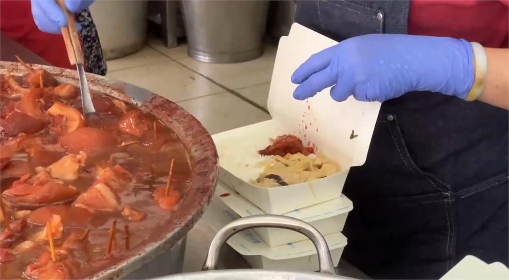 台中人氣滷肉飯加料? 便當驚見灰黑長條物拖把棉條引發熱議