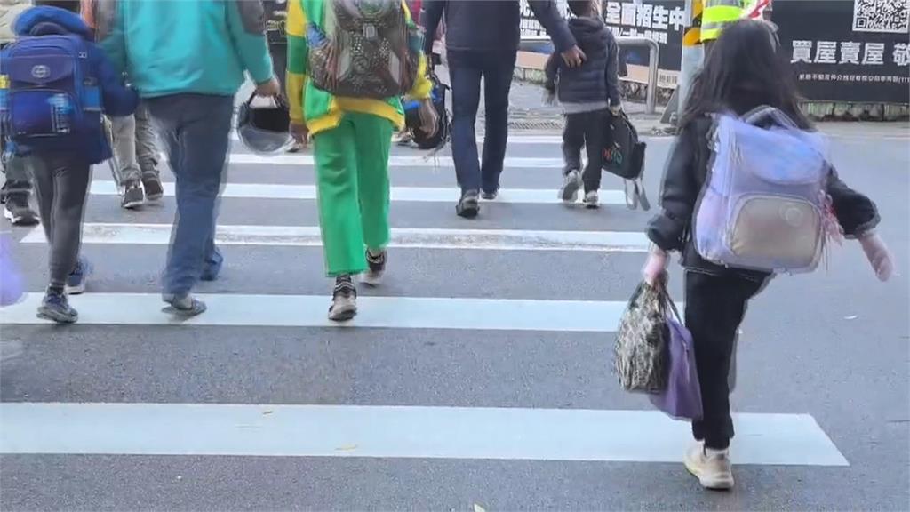 桃園爆隨機攻擊！陌生女疑情變　遷怒鎖喉、拖行國小生