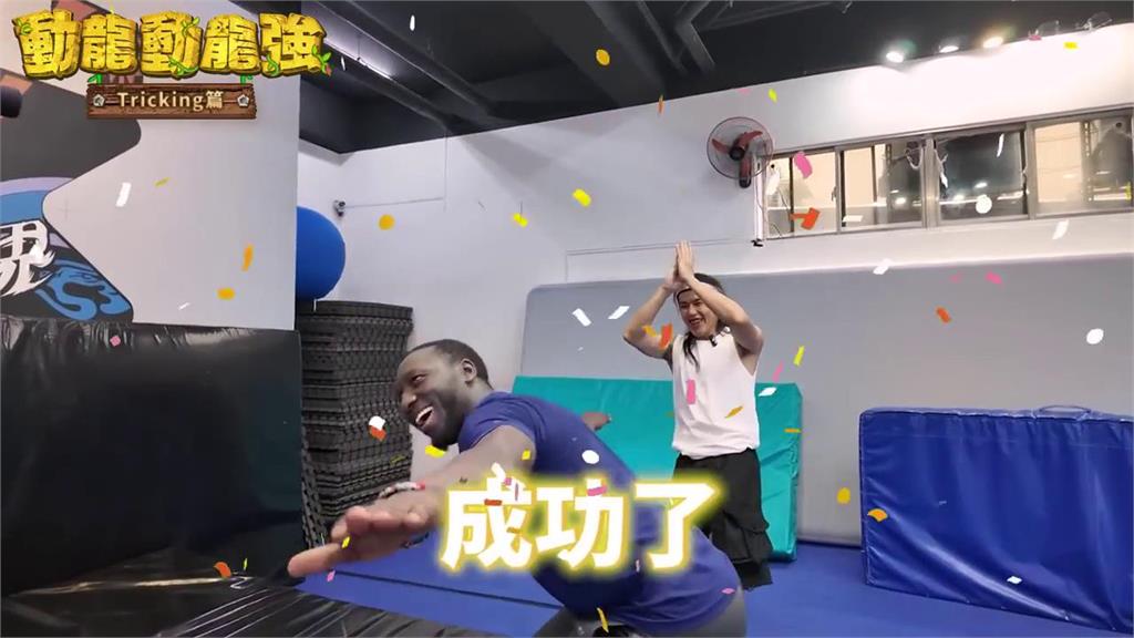 由千萬YTR擔任教練!黑龍學前空翻「花2小時就成功」 網大讚:一點就通