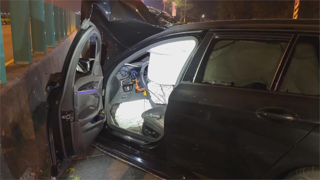 台南驚悚車禍! 改裝車猛撞小貨車翻覆 43歲魚販「凌晨進貨」遇死劫