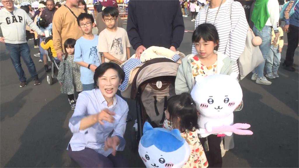 冬日遊樂園掀觀光熱潮 立委林岱樺帶吉伊卡哇與民同樂