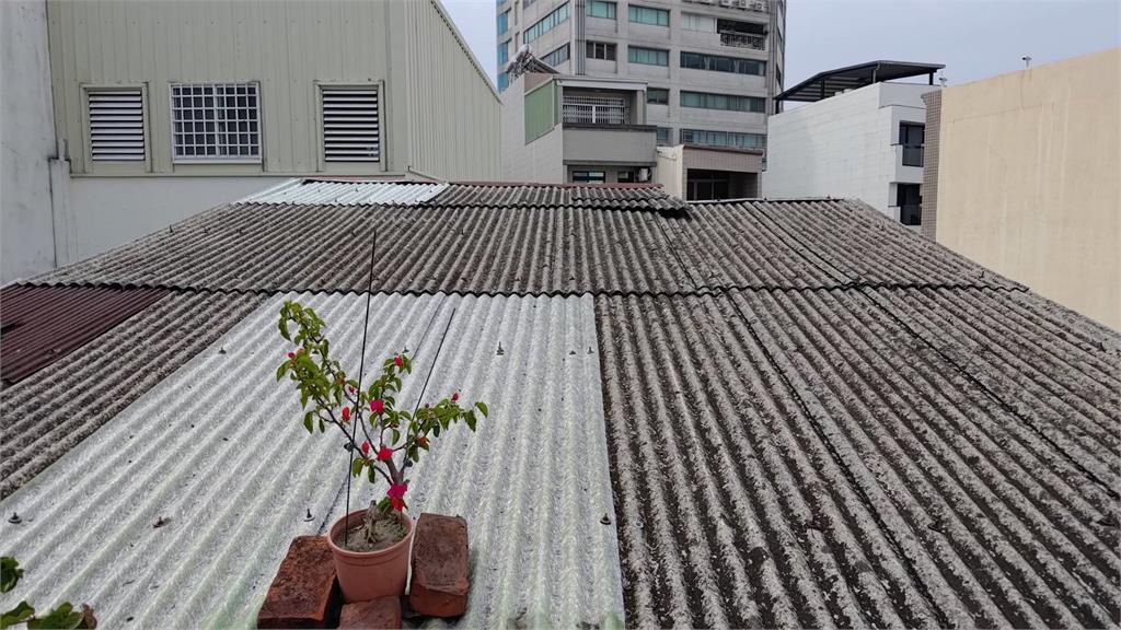 颱風侵襲南部「老屋遭掀飛」!她亂丟1物「罰300多萬」示警:恐有坐牢風險