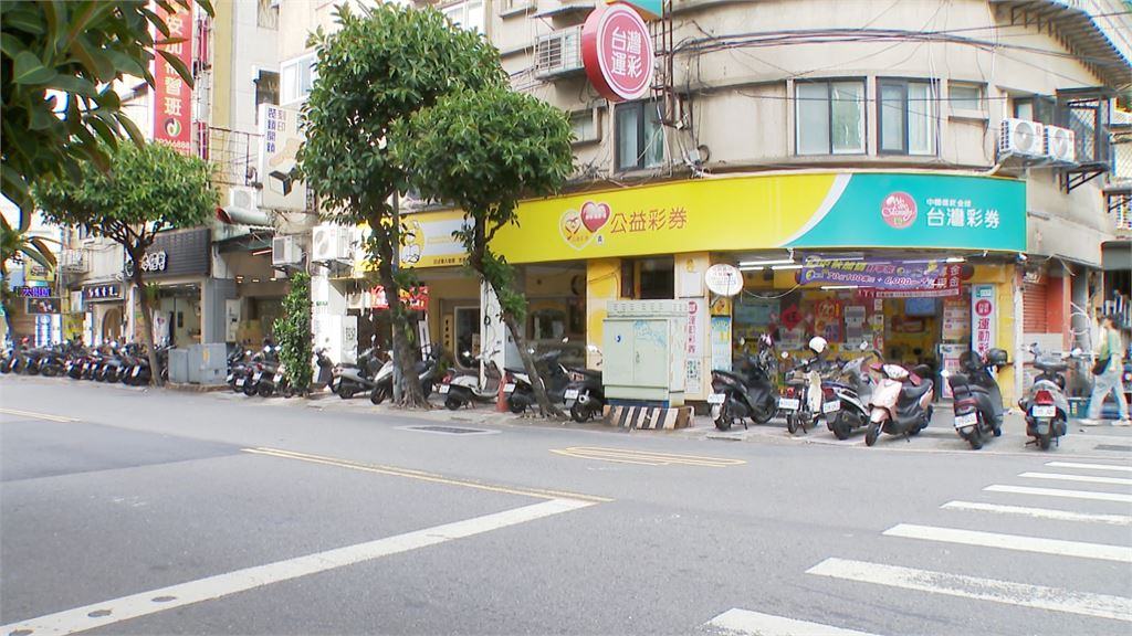 新北永和1男連兩天登門「下跪磕頭」　額頭流血喊：做錯事在懺悔