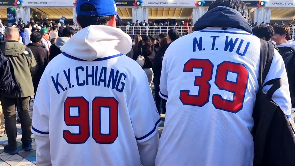 經典賽(影)／日本球迷穿CT挺台灣！東蛋前大跳「江坤宇應援舞」評價台日戰五五波