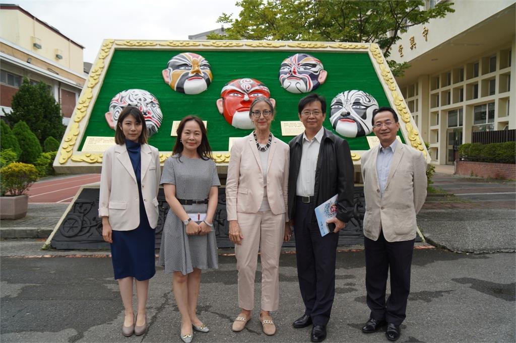 前主播敖國珠轉副校長傳被內鬥！遭台灣戲曲學院「因3事」開除…她氣炸秒提告