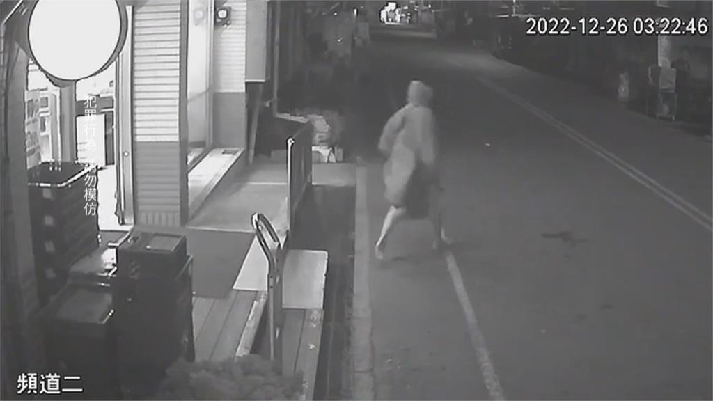 詭異!雨衣男赤腳搶超商 3天內住家落網