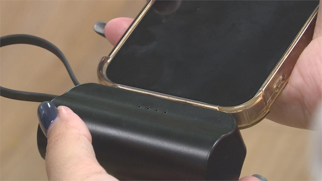 買到山寨品?才用過一次! 行動電源突爆炸家具燒成焦黑