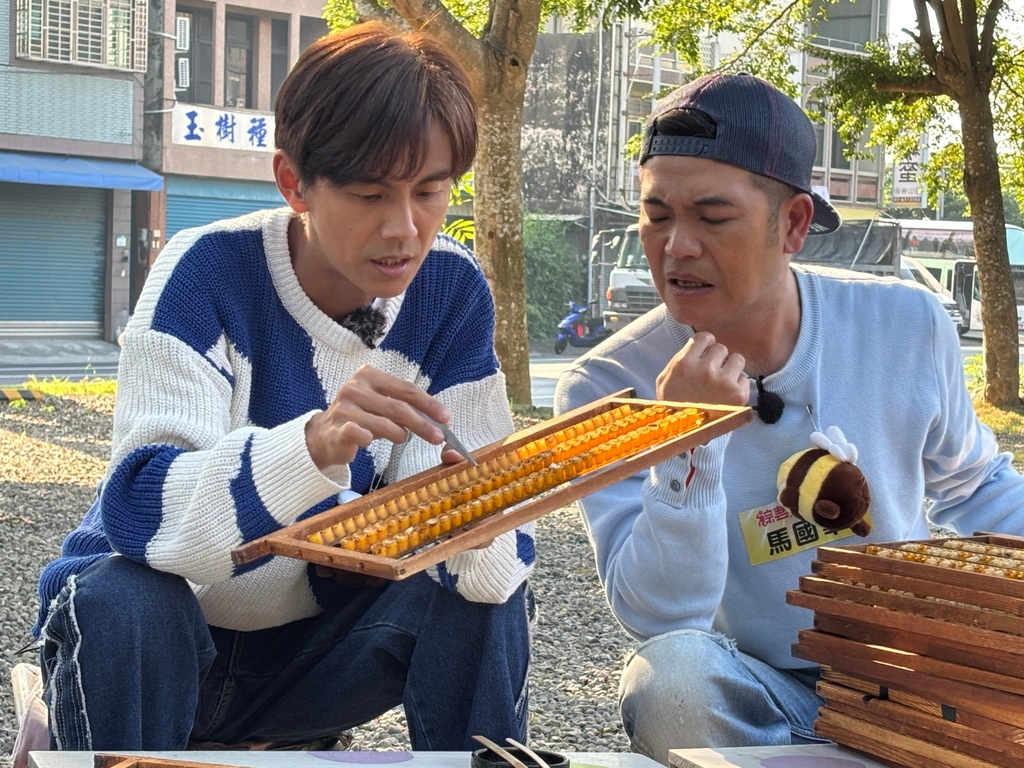 《綜藝新時代》台灣最年輕蜂人秀！蜜蜂爬滿手讓阿翔皮皮挫發出怪叫聲