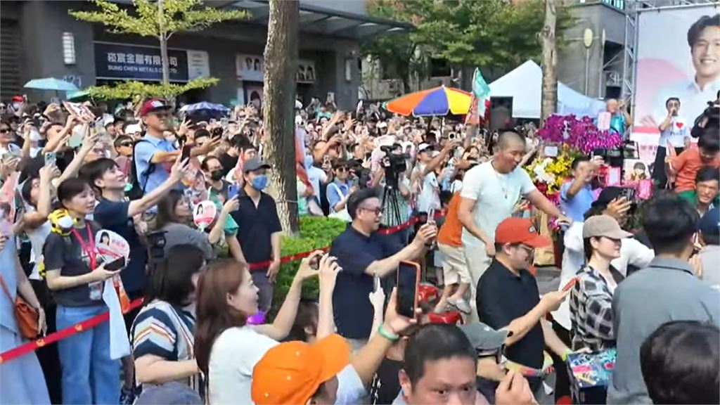 沈伯洋衝港湖「高嘉瑜陸戰之鬼］實力太扯！人潮炸裂「畫面密密麻麻」震撼曝…網：真假