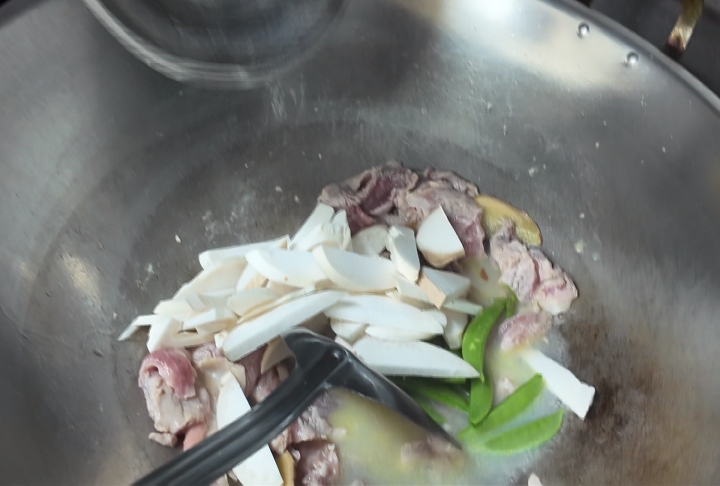 高中畢創一人工廠 投入苦茶油一條龍生產屢獲世界肯定