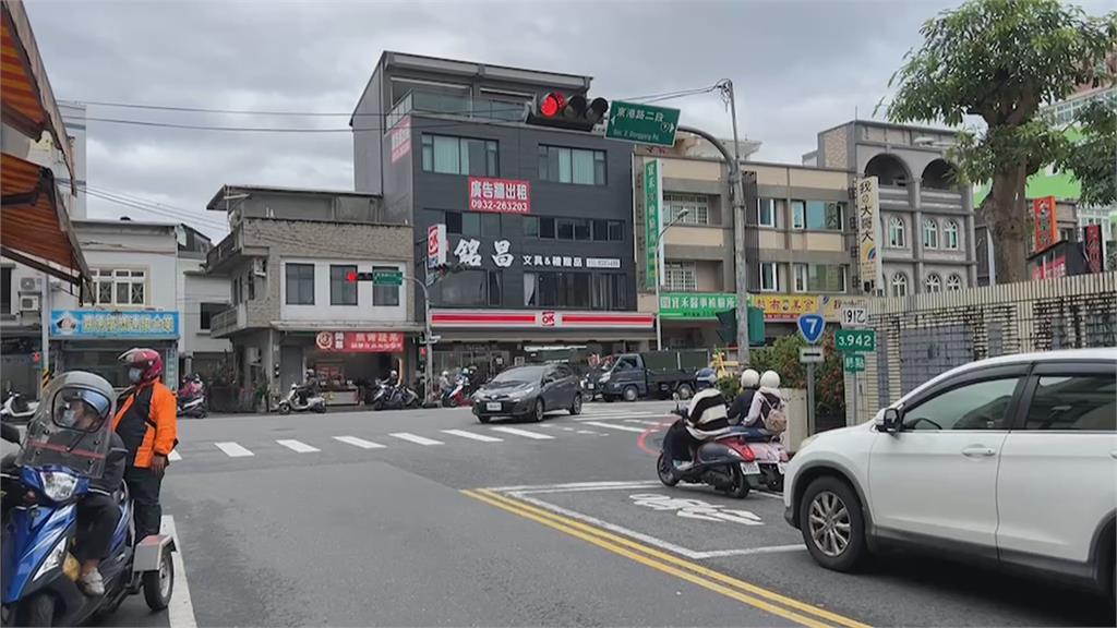 車子緩慢轉彎不違規? 警方公布不開罰關鍵是斑馬線