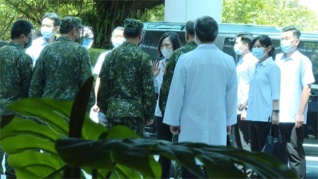 彈藥庫爆炸兩人重傷恐截肢 國防部長邱國正道歉