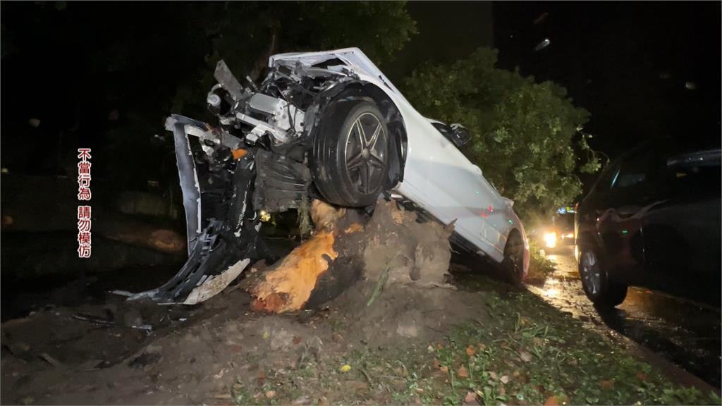 北市運將路邊抽菸「被撞死」畫面曝　肇事駕駛棄車逃逸