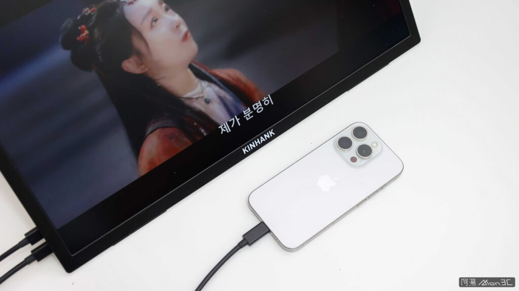 「心得」Kinhank 18.4 – 不只是個攜帶螢幕，更是一台能四處跑的 4K 電視