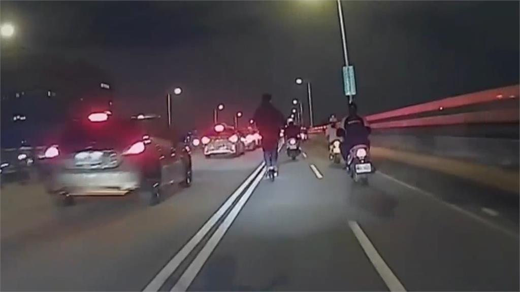 電動滑板車亂象多! 辛亥隧道驚見滑板車飆速「穿越」