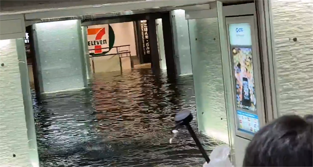 車泡水、地鐵變汪洋！日本滅頂豪雨「千葉18市發最高警報」現場畫面曝光