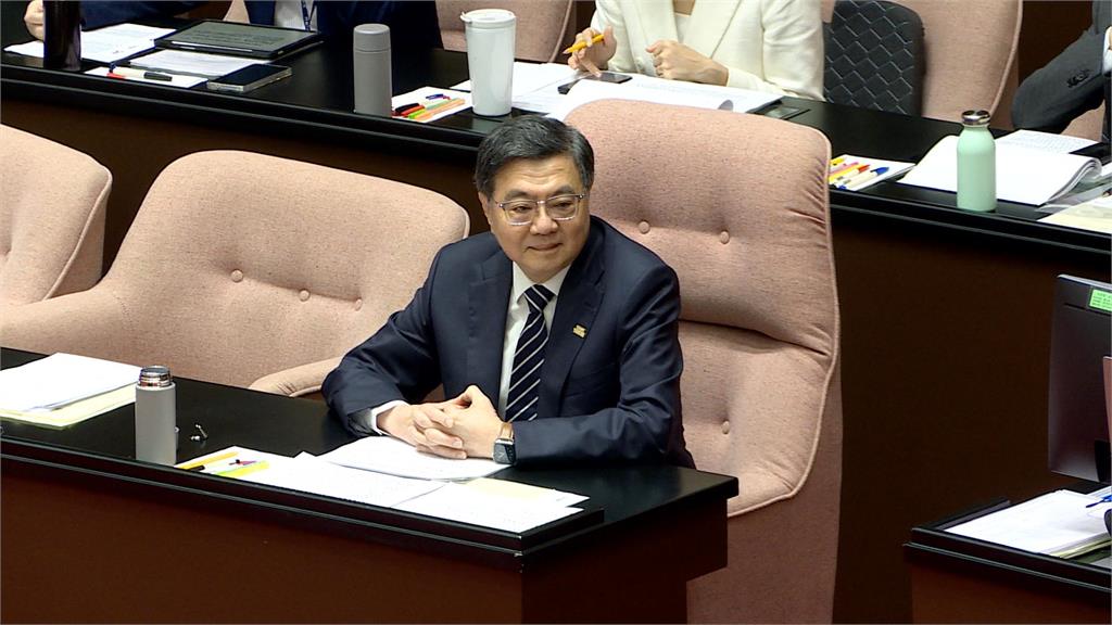 翁曉玲提案「凍卓揆4個月薪」　民眾：立委不審預算應扣薪