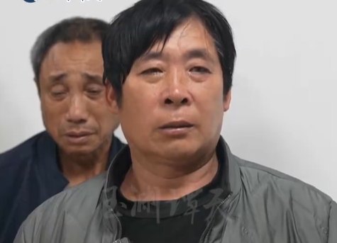 快新聞/返鄉前還揮手致意 中國2倖存漁民回國竟哭稱「船被撞翻」
