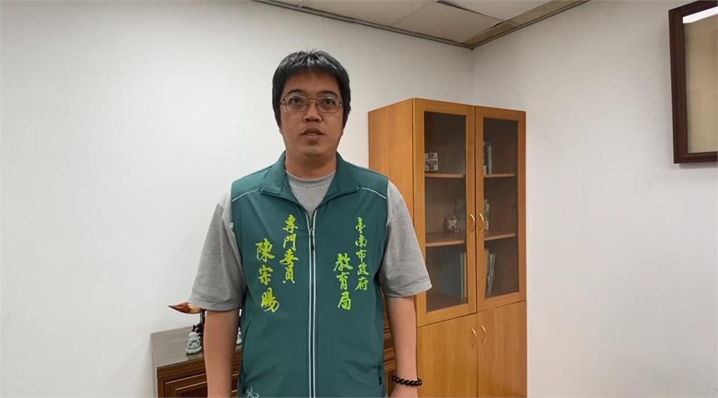 快新聞/狼師!找女童當「小老師」改作業 色班導竟拍裙底遭收押停職