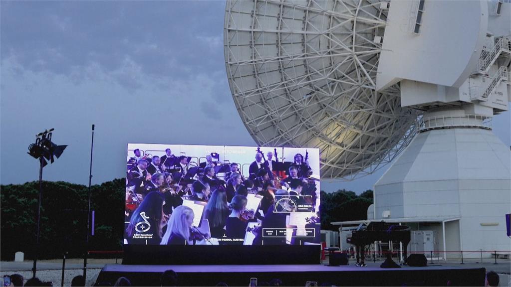歡慶歐洲太空總署50週年! 交響樂團奏"藍色多瑙河"飛向宇宙