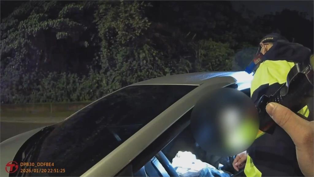 男酒駕拒檢逃逸 警遭衝撞險遭車輛拖行 狂轟3槍