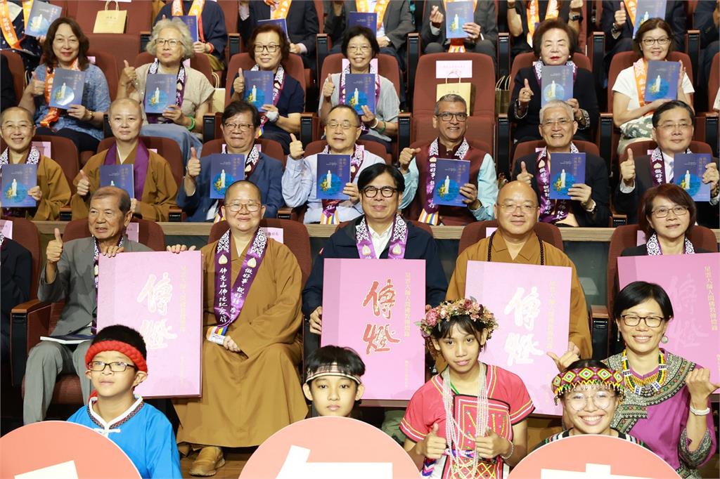 快新聞/感謝力推環境永續 陳其邁出席佛光山書展暨蔬博會開幕式